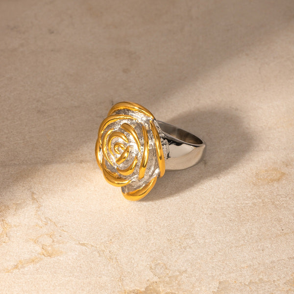 18k gold exquisite and noble flower with gold and silver color matching design ring
